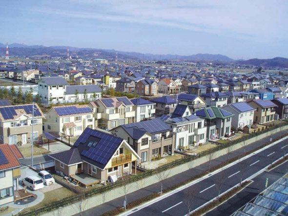 cidade-solar-energia-placa-no-telhado