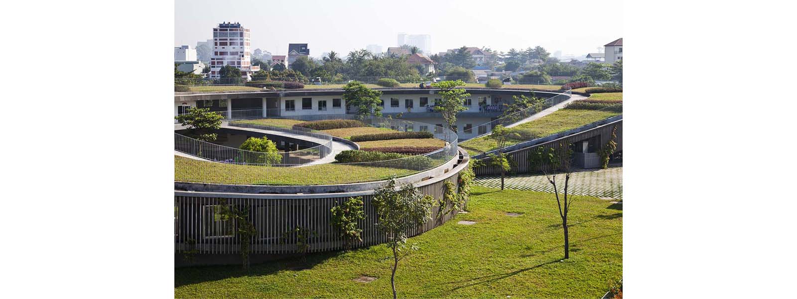 telhado-verde-com-horta-em-jardim-de-infância-no-vietnã-11